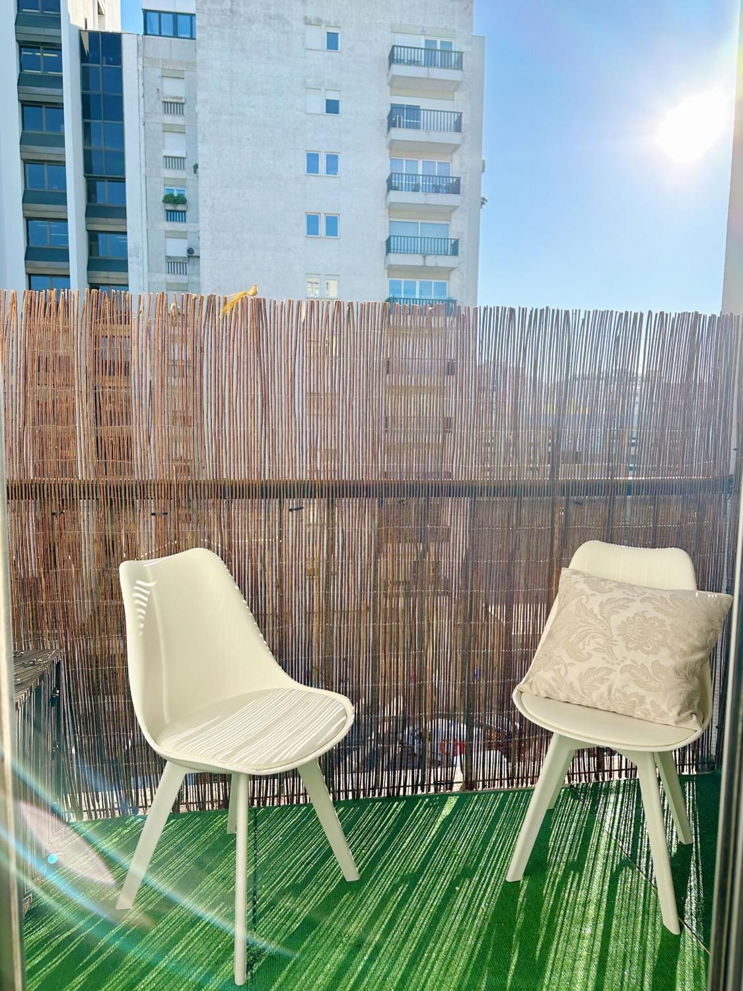 Soar Home I Urban Nest - Near Airport & Green Park Lisboa Exteriör bild
